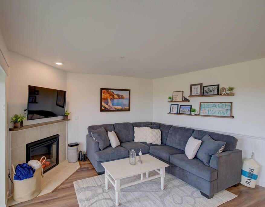 Beach Please-Updated Home With Ocean Views لونغ بيتش المظهر الخارجي الصورة