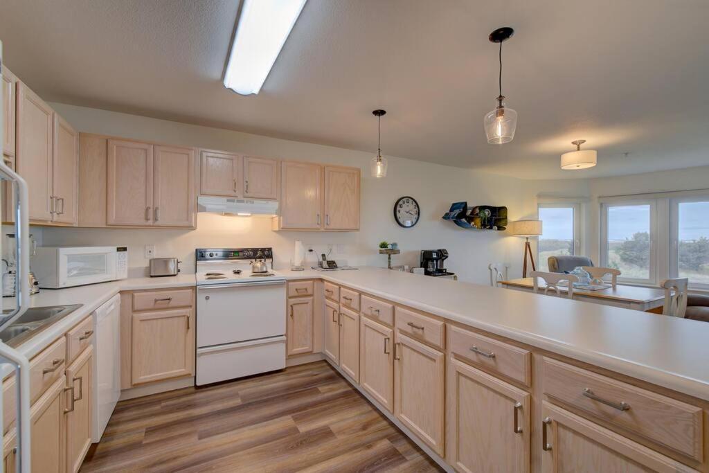 Beach Please-Updated Home With Ocean Views لونغ بيتش المظهر الخارجي الصورة